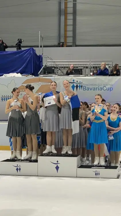 Võistkonnad poodiumil Bavaria Cupi autasustamistseremoonial