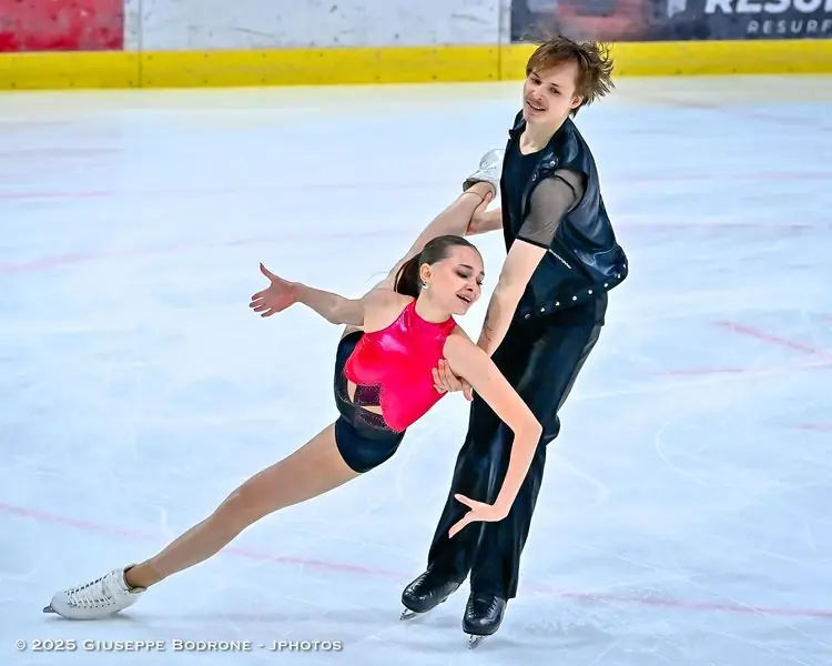 Jäätantsupaar esitab kava Tallinn Trophy võistlusel