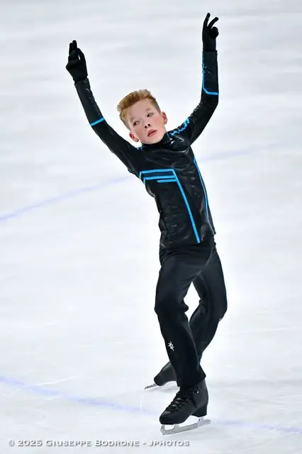 1759241367Z Crystal Skate 3892