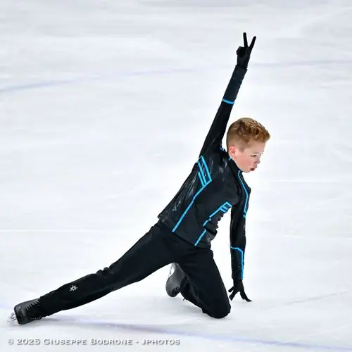 1759241354Z Crystal Skate 3885