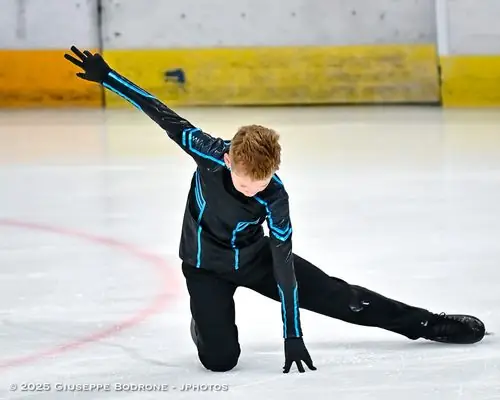 1759241376Z Crystal Skate 3897