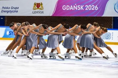 Sünkroonuisutamise võistkond esinemas võistlusel Gdanskis